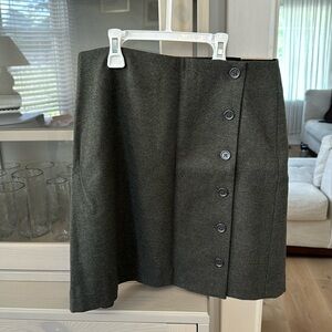 NWT Banana Republic olive tweed button down skirt. Size 2
